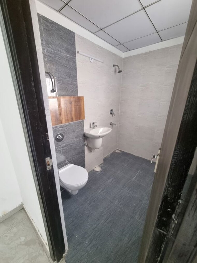 Bathroom, nirala-estate-ii 3.5 Bedroom 1897 Sq.Ft. Apartment In Tech Zone 4 Greater Noida Greater Noida 10737552