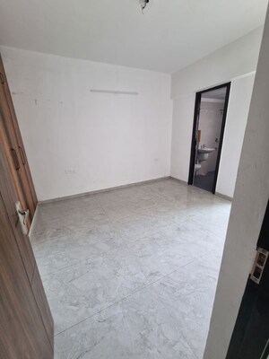 Room in 3.5 BHK Apartment at Nirala Estate II, Tech Zone 4 Greater Noida – for Rent