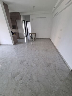 Room in 3.5 BHK Apartment at Nirala Estate II, Tech Zone 4 Greater Noida – for Rent