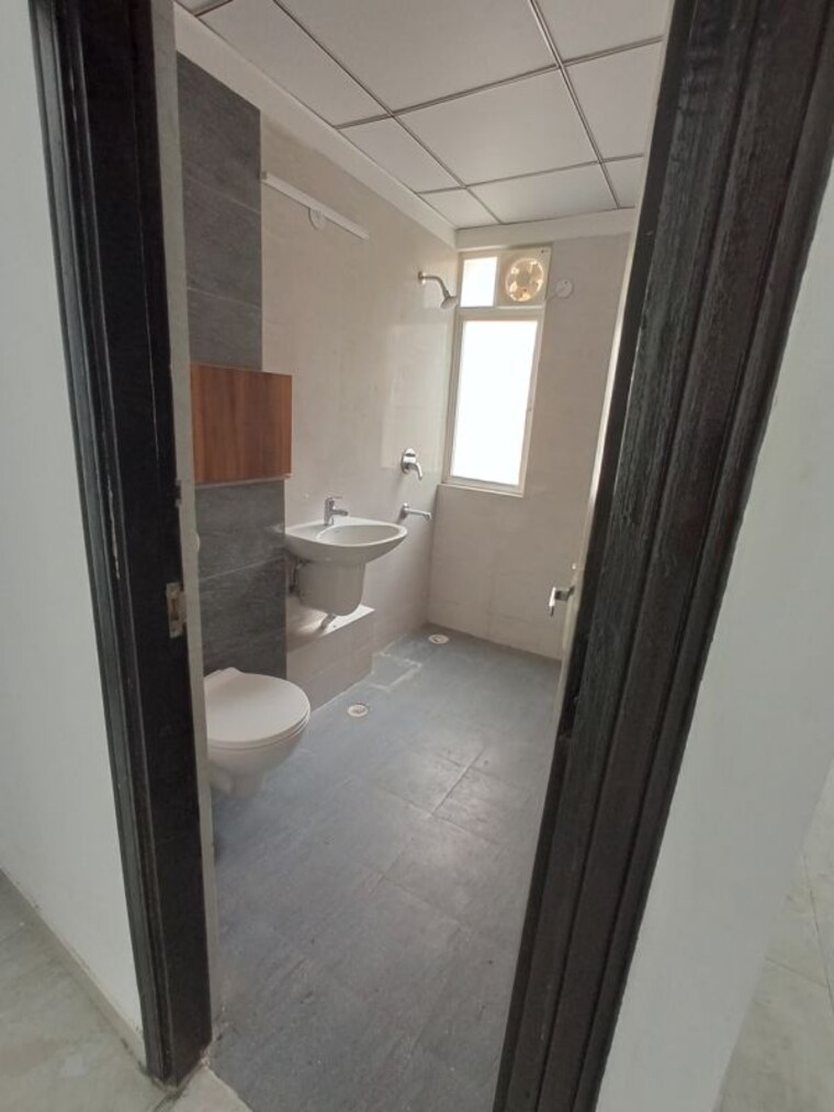 Bathroom, nirala-estate-ii 3.5 Bedroom 1897 Sq.Ft. Apartment In Tech Zone 4 Greater Noida Greater Noida 10737552