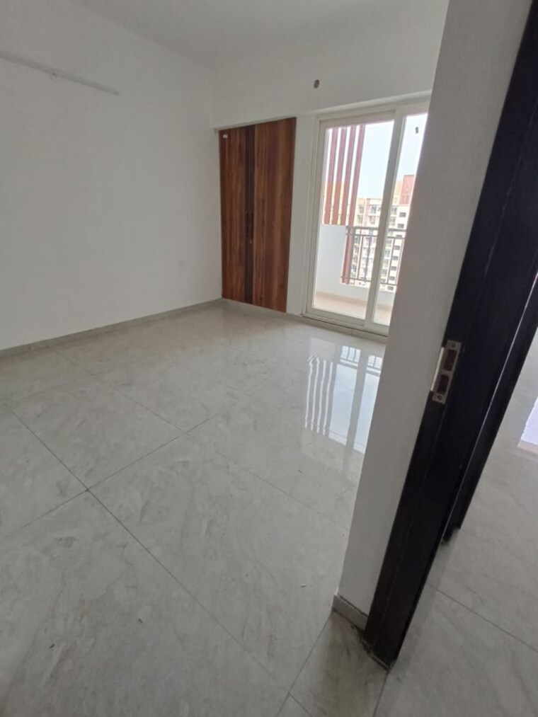 Room, nirala-estate-ii 3.5 Bedroom 1897 Sq.Ft. Apartment In Tech Zone 4 Greater Noida Greater Noida 10737552