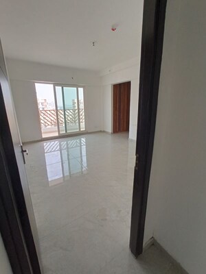 Room in 3.5 BHK Apartment at Nirala Estate II, Tech Zone 4 Greater Noida – for Rent
