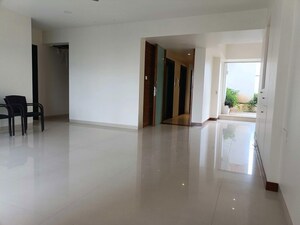 Room in 3 BHK Apartment at Matunga East – for Rent