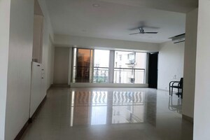 Living Room in 3 BHK Apartment at Matunga East – for Rent