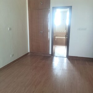 Room in 3 BHK Apartment at Parsvnath Green Ville, Sector 48 – for Rent