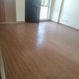 Room in 3 BHK Apartment at Parsvnath Green Ville, Sector 48 – for Rent