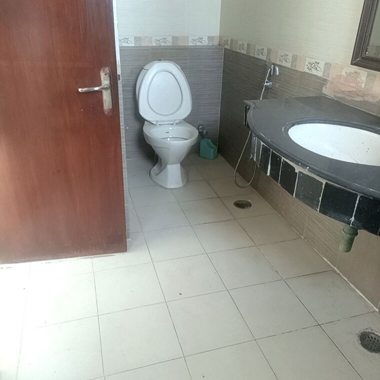 Bathroom, parsvnath-green-ville 3 Bedroom 1945 Sq.Ft. Apartment In Sector 48 Gurgaon 10737641