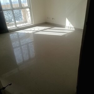 Room in 3 BHK Apartment at Parsvnath Green Ville, Sector 48 – for Rent