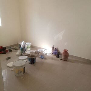 Room in 3 BHK Apartment at Parsvnath Green Ville, Sector 48 – for Rent