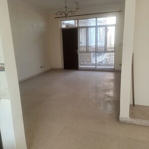 Room in 3 BHK Apartment at Parsvnath Green Ville, Sector 48 – for Rent