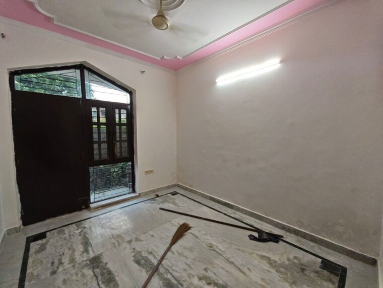 Room, green fields colony 3 Bedroom 170 Sq.Yd. Builder Floor In Green Fields Colony Faridabad 10737692