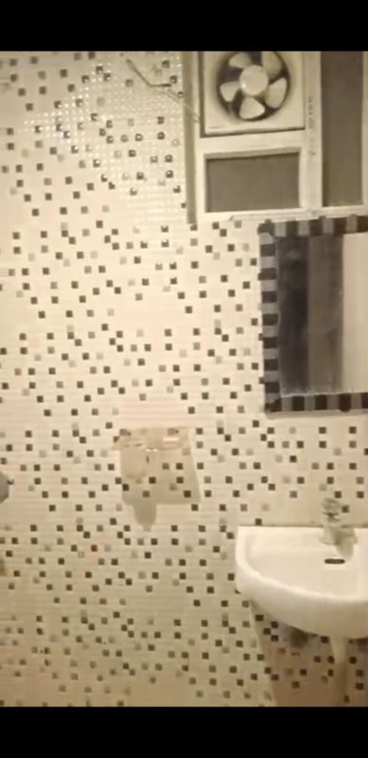 Bathroom, amolik-residency 3 Bedroom 160 Sq.Yd. Builder Floor In Sector 86 Faridabad 10737689