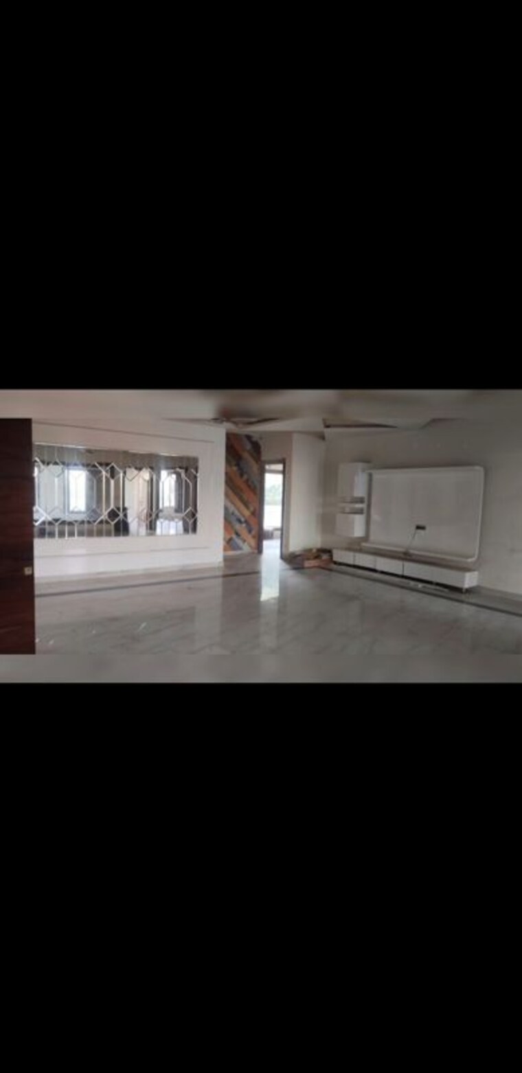Room, sector 85 5 Bedroom 500 Sq.Yd. Builder Floor In Sector 85 Faridabad 10737714