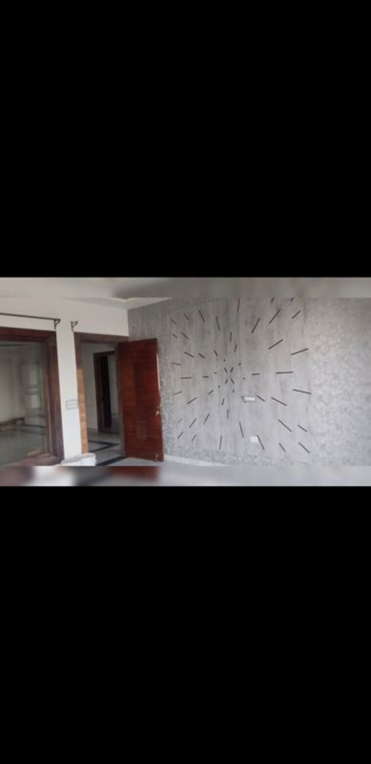 Room, sector 85 5 Bedroom 500 Sq.Yd. Builder Floor In Sector 85 Faridabad 10737714