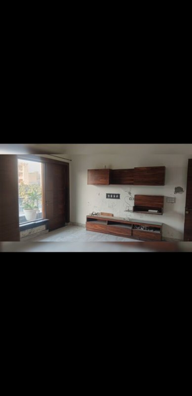 Bedroom, sector 85 5 Bedroom 500 Sq.Yd. Builder Floor In Sector 85 Faridabad 10737714