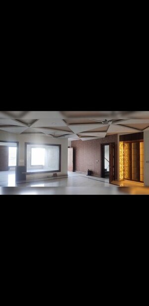 Bedroom in 5 BHK Builder Floor at Sector 85 – for Rent