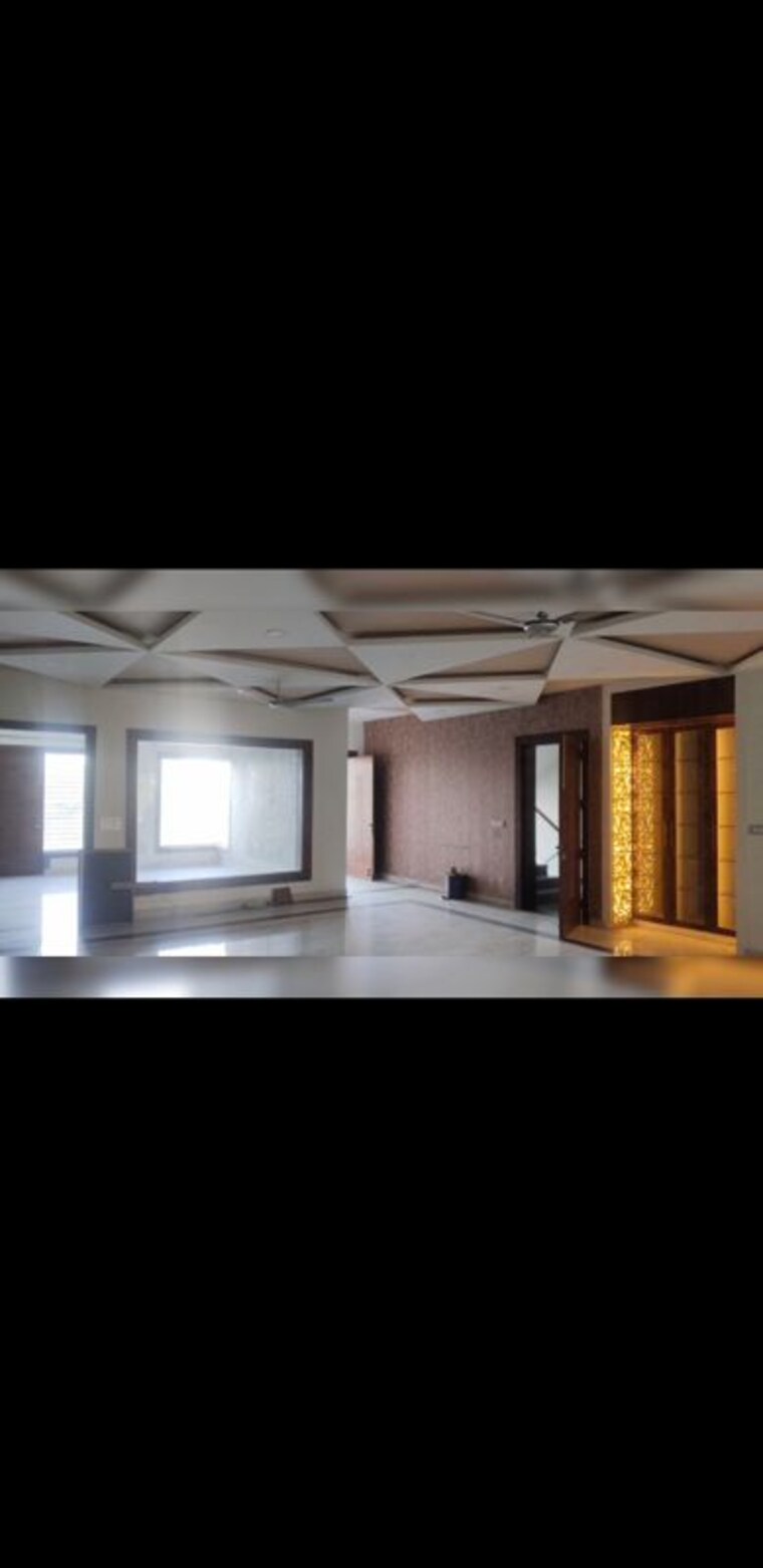 Bedroom, sector 85 5 Bedroom 500 Sq.Yd. Builder Floor In Sector 85 Faridabad 10737714