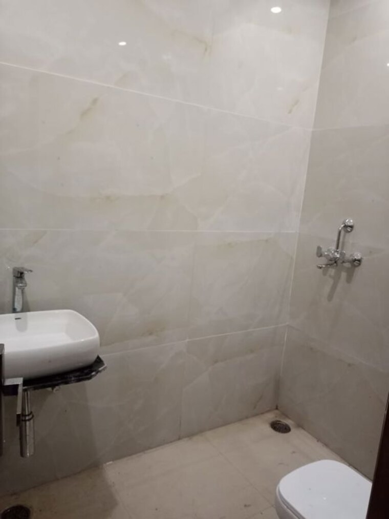 Bathroom, jaipurias-sunrise-greens-zirakpur 2 Bedroom 1288 Sq.Ft. Apartment In Vip Road Zirakpur 10737710