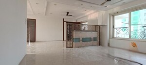 Room in 3 BHK Apartment at Shree CHS Matunga, Matunga East – for Rent