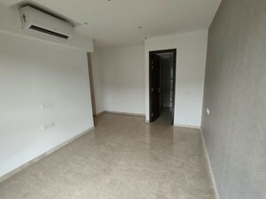 Room in 2 BHK Apartment at Hiranandani Castle Rock, Powai – for Rent