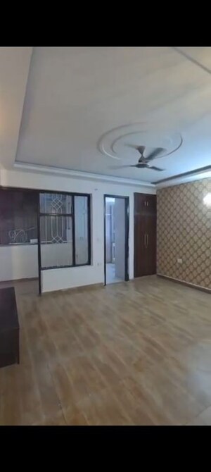 Room in 3 BHK Builder Floor at Green Fields Colony – for Rent