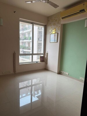 Room in 3 BHK Apartment at Unitech Escape, Sector 50 – for Rent