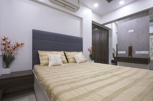 Bedroom in 3 BHK Apartment at Santacruz West – for Rent