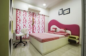 Bedroom in 3 BHK Apartment at Santacruz West – for Rent