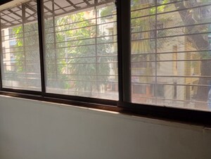Room in 2 BHK Apartment at Ram Janki Apartment, Vile Parle East – for Rent