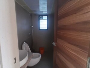 Washroom in 2 BHK Apartment at Vile Parle East – for Rent