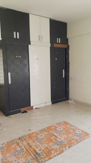 Furnished Amenities in 3 BHK Apartment at Kakatiya Hills, Jubilee Hills – for Sale