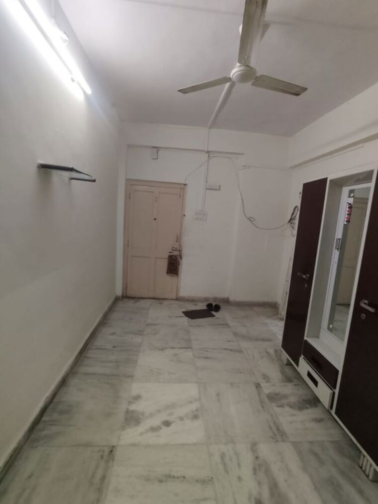Hall, eskrupa-apartment 1 RK 300 Sq.Ft. Apartment In Vile Parle East Mumbai 10027057