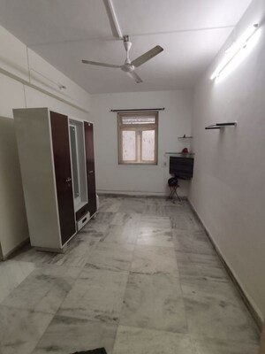 Room in 1 RK Apartment at Eskrupa Apartment, Vile Parle East – for Rent