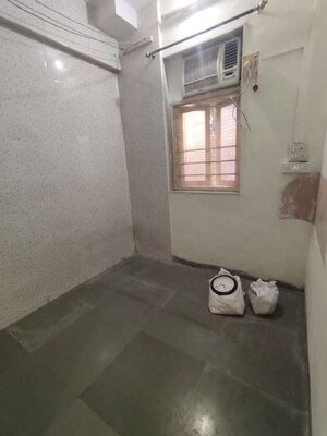 Room in 1 RK Apartment at Eskrupa Apartment, Vile Parle East – for Rent