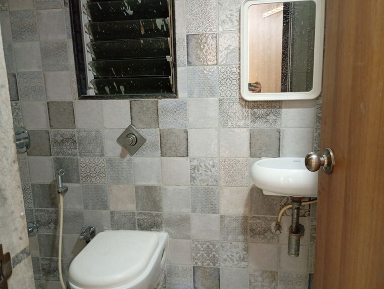 Bathroom, panom-park 1 Bedroom 415 Sq.Ft. Apartment In Vile Parle East Mumbai 10737926
