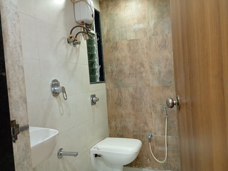 Bathroom, panom-park 1 Bedroom 415 Sq.Ft. Apartment In Vile Parle East Mumbai 10737926