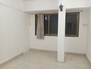 Room in 1 BHK Apartment at Sun & Breeze Apartment, Vile Parle East – for Rent