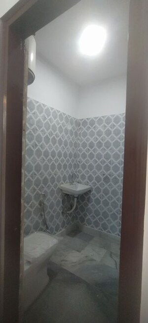 Furnished Amenities in 1 BHK Builder Floor at Khirki Extension – for Rent