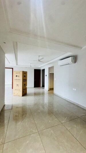 Room in 3.5 BHK Apartment at Noble Callista, Sector 66 B – for Rent