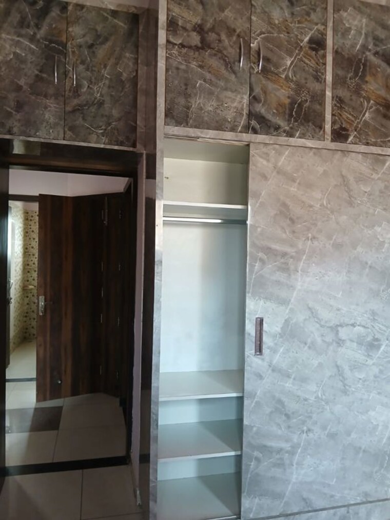 Room, sector 14 3 Bedroom 250 Sq.Yd. Independent House In Sector 14 Hisar 10737995