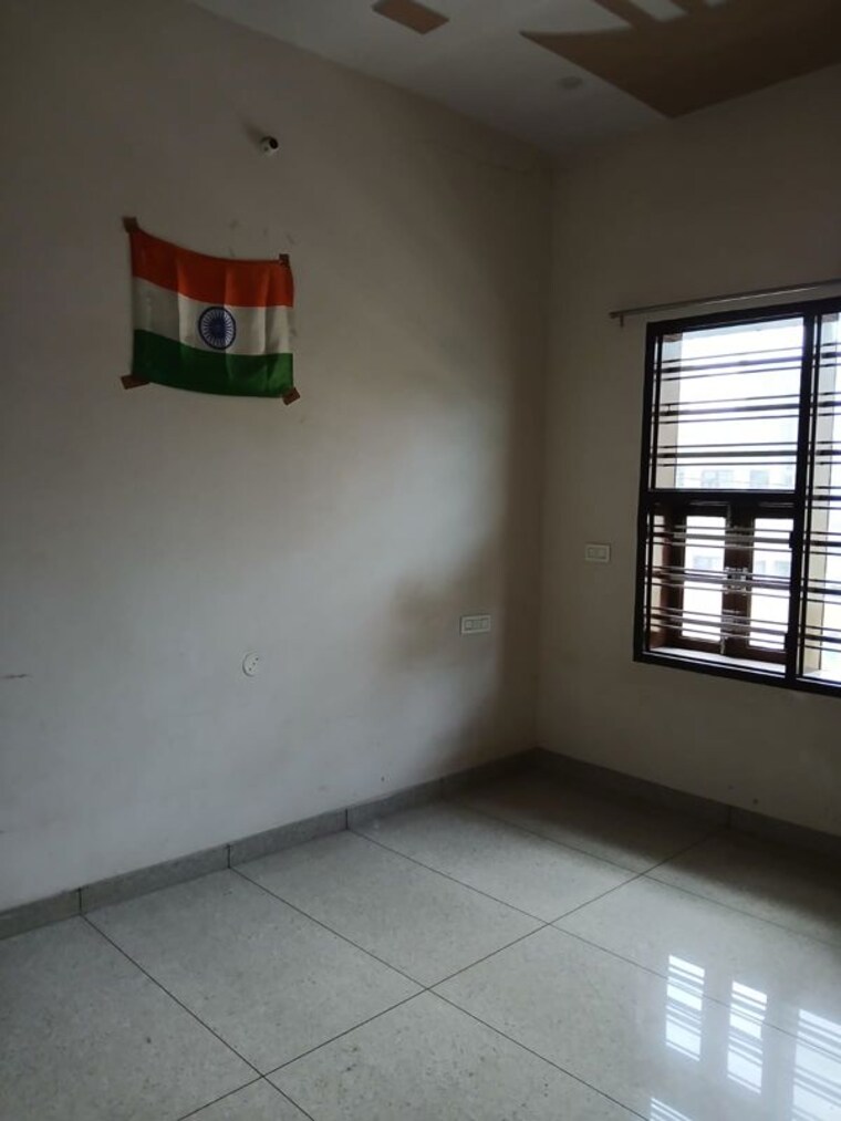Room, sector 14 3 Bedroom 250 Sq.Yd. Independent House In Sector 14 Hisar 10737995