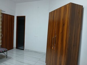 Room in 3 BHK Independent House at Sector 14 – for Rent
