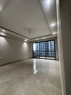 Room in 3.5 BHK Apartment at Noble Callista, Sector 66 B – for Sale