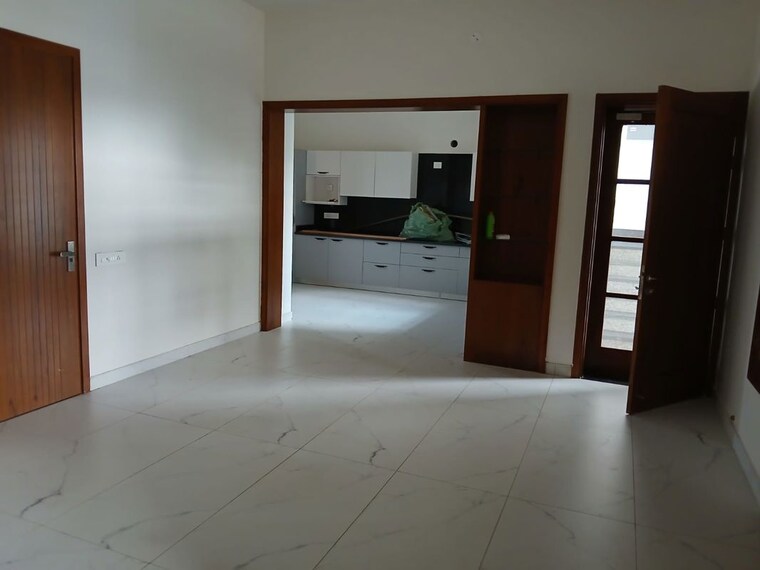 Room, sector 11 3 Bedroom 350 Sq.Yd. Independent House In Sector 11 Hisar 10738009