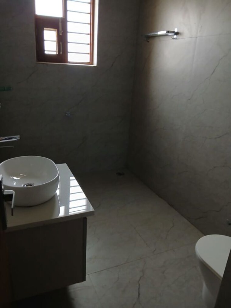 Bathroom, sector 11 3 Bedroom 350 Sq.Yd. Independent House In Sector 11 Hisar 10738009