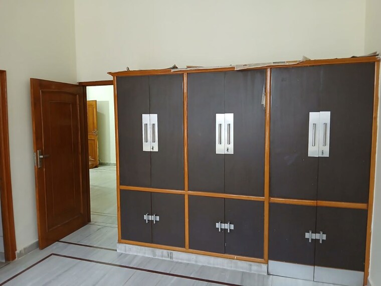 Room, sector 9 2 Bedroom 250 Sq.Ft. Independent House In Sector 9 Hisar 10738028