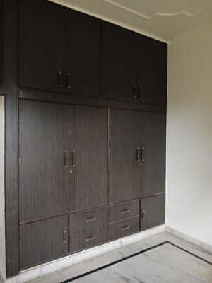 Room in 2 BHK Apartment at Sector 17 – for Rent