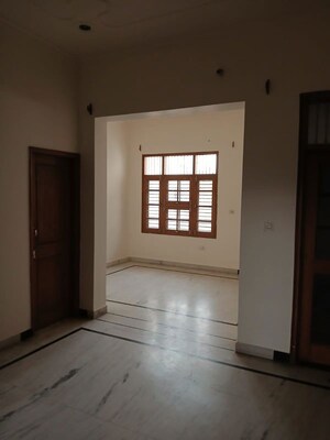 Room in 2 BHK Apartment at Sector 17 – for Rent