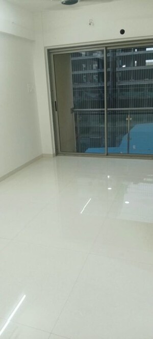 Room in 2 BHK Apartment at Karmvir Avant Heritage, Jogeshwari East – for Rent