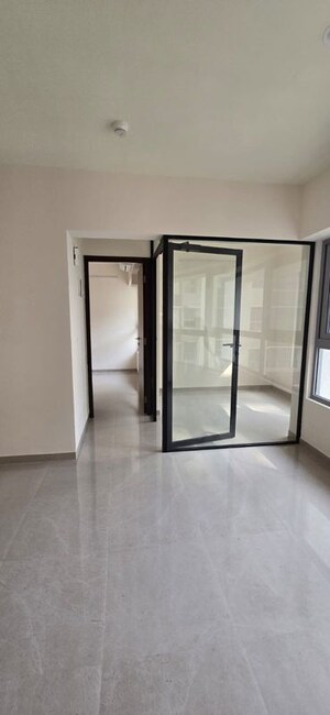 Room in 2 BHK Apartment at Piramal Vaikunth, Balkum Pada – for Rent